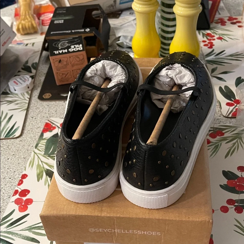 Seychelles Moon child Black Studs Casual Sneakers NEW - Picture 4 of 6